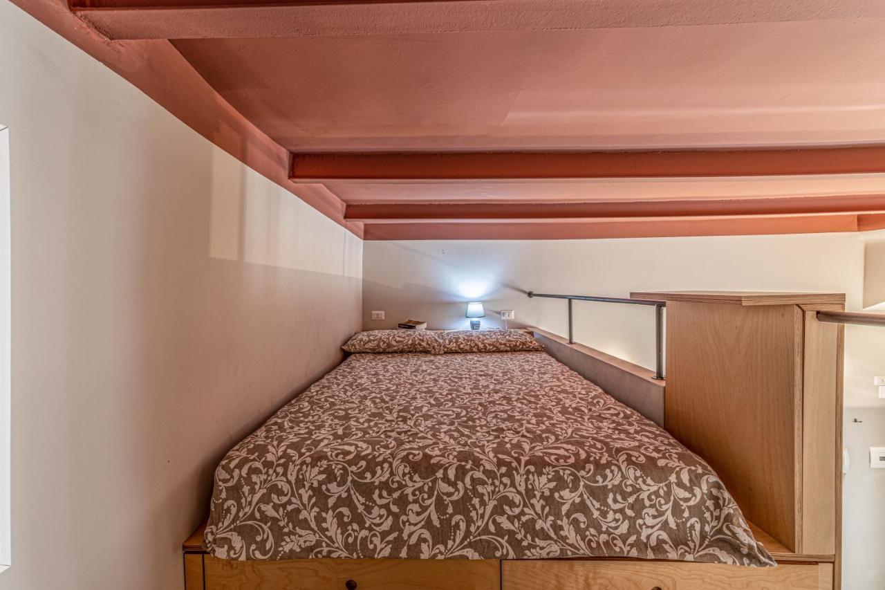 Xenia Apartments - Accogliente Pied-A-Terre Sui Navigli Milan Luaran gambar